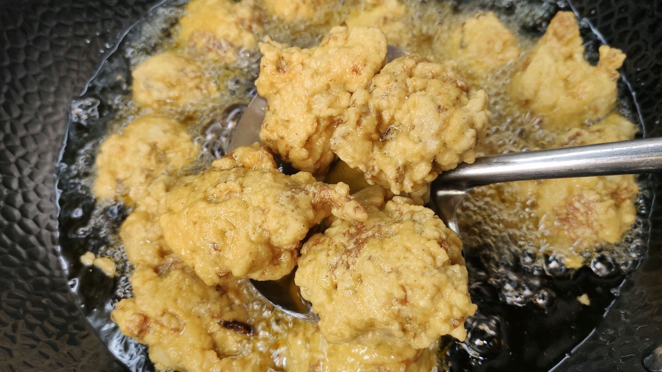 大厨教你四川酥肉的正确做法,鲜香酥脆不回软,超极好吃!