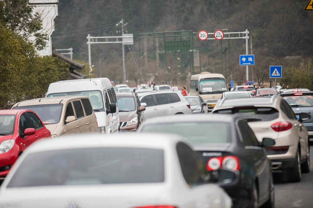 農村竟然也堵車?鄉村道路越來越堵令人堪憂