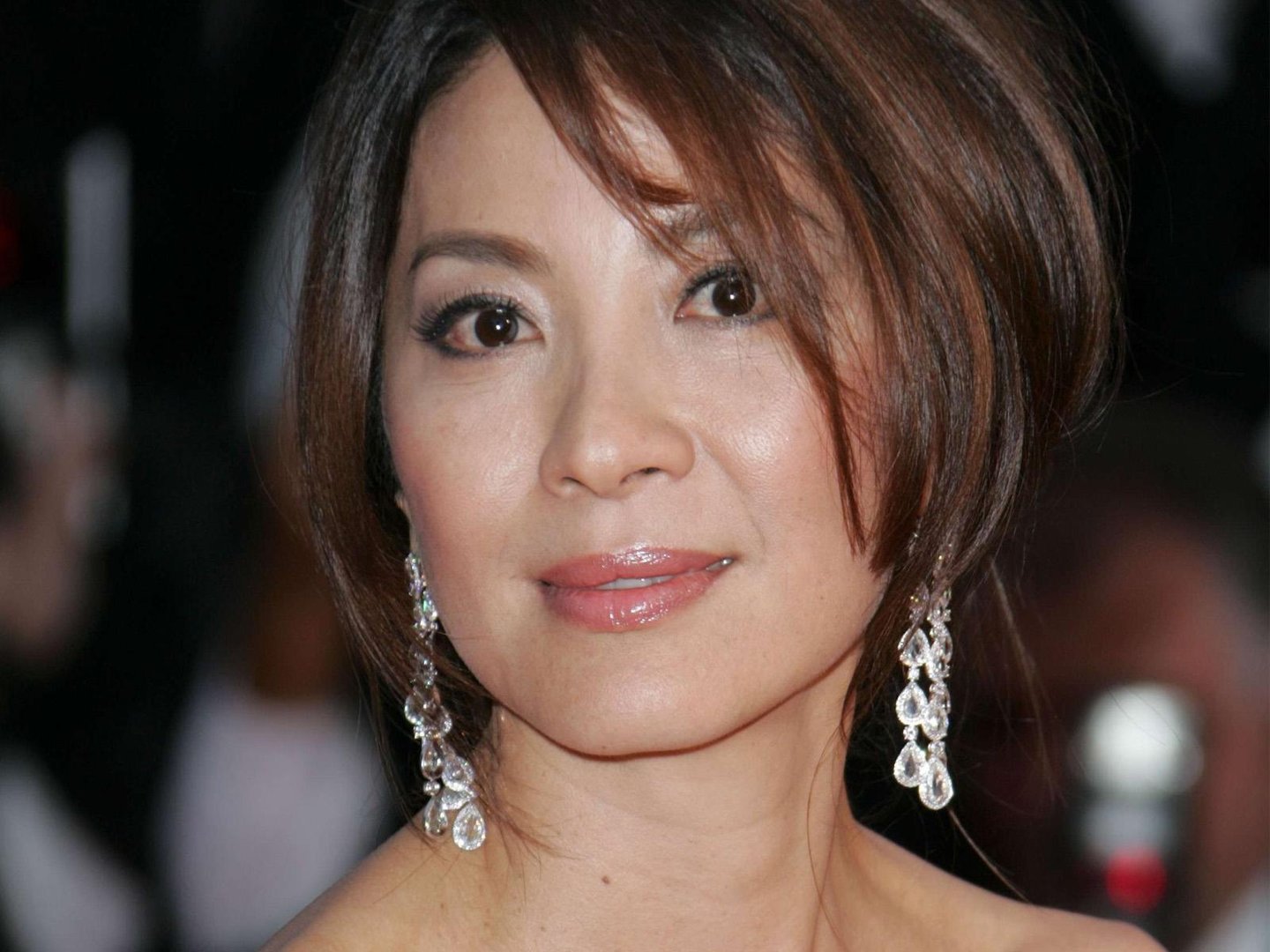 女主角杨紫琼毕业于英国皇家舞蹈学院.1983年,当选马来西亚小姐冠军.