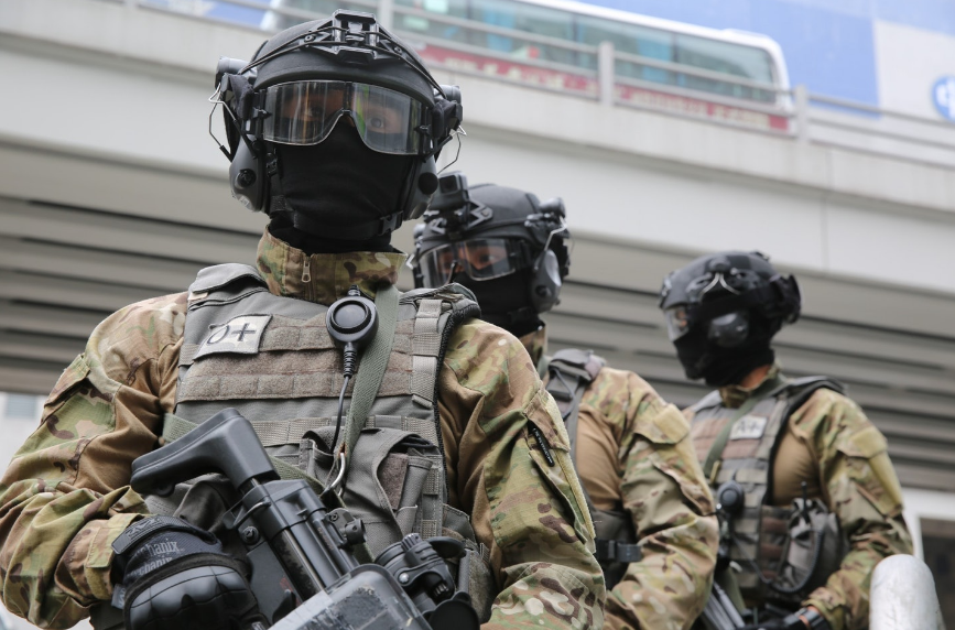 香港这支特警队伍非常厉害,只有三十多个人,却是一把反恐利刃