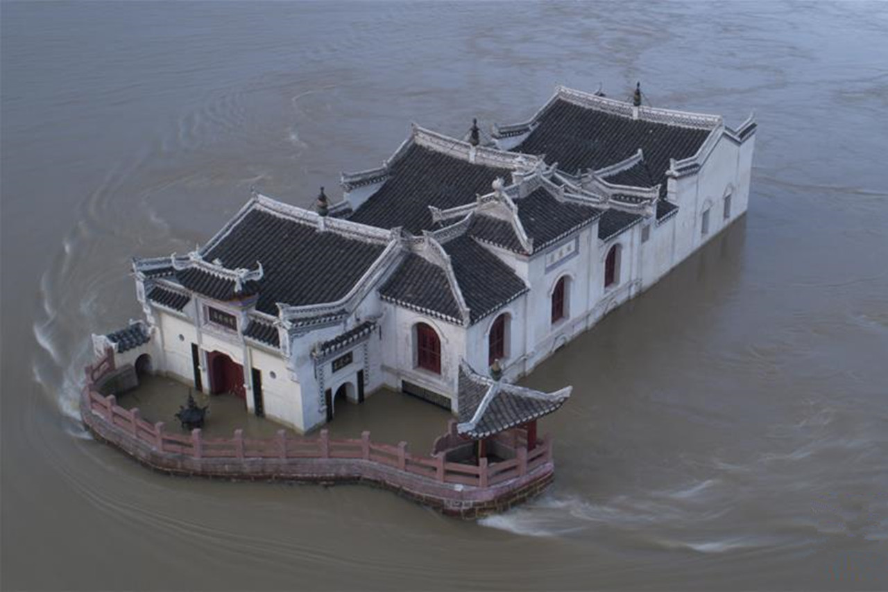观音庙矗立在长江中,700多年仍完好,被誉为"万里长江第一阁"