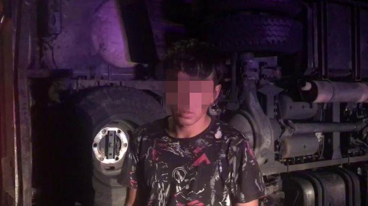 一瞬间一年白忙活!90后司机在浙江台州翻了车,损失十几万,保险不赔