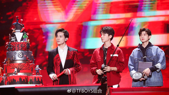 易烊千玺18岁生日演唱会 tfboys全员成年后再合体