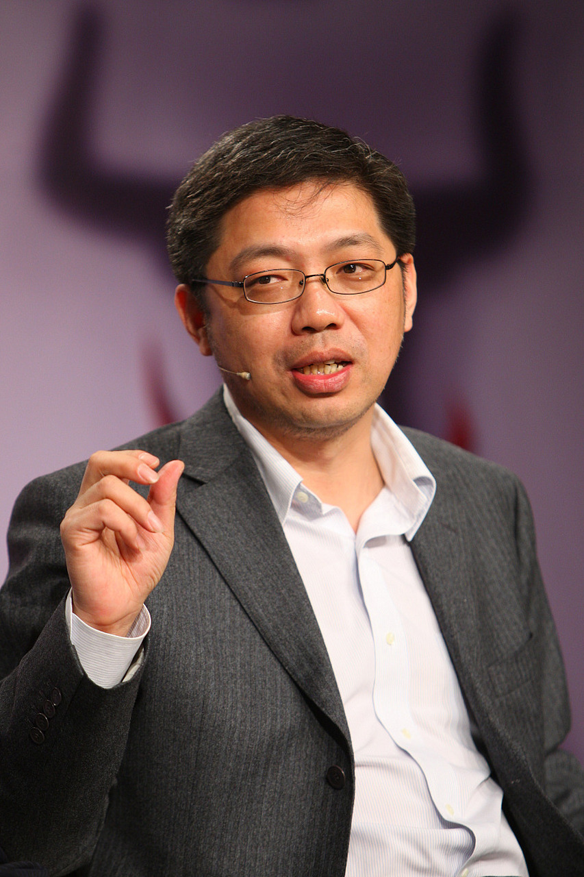 99大学生偶遇周鸿祎当场投简历99  你是否曾在街头偶遇过名人?