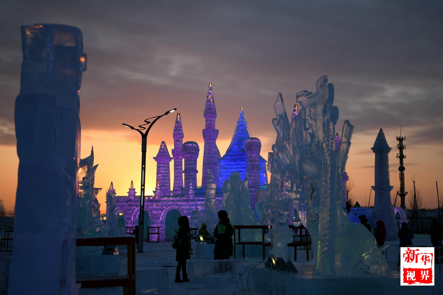 墨西哥-加拿大联队作品《库库尔坎》斩获特别奖,该作品讲述了作为一条