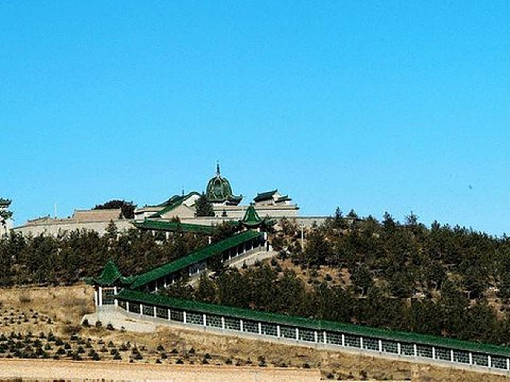 春日心愿旅行地# #说走就走的旅行# 九彩坪拱北:九彩坪拱北位于海原