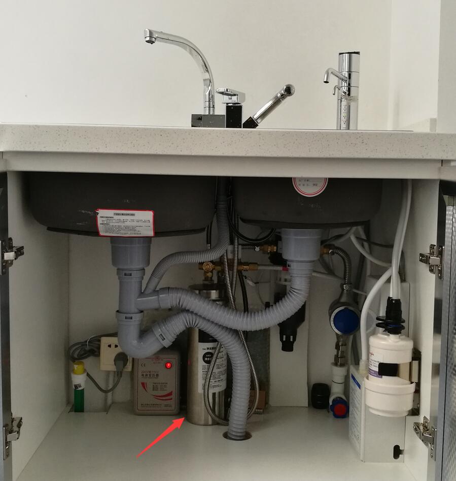 左边的t50流量是每分钟12升,可以满足同时开一到两个水龙头