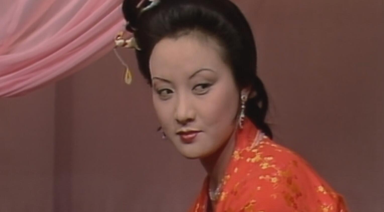 王熙凤的日常.一是每天天不亮就起来,给丫鬟婆子派差.