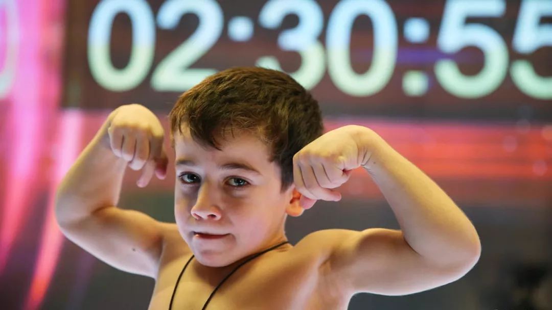 车臣5岁男孩浑身肌肉,两小时做3203个俯卧撑,打破世界纪录!
