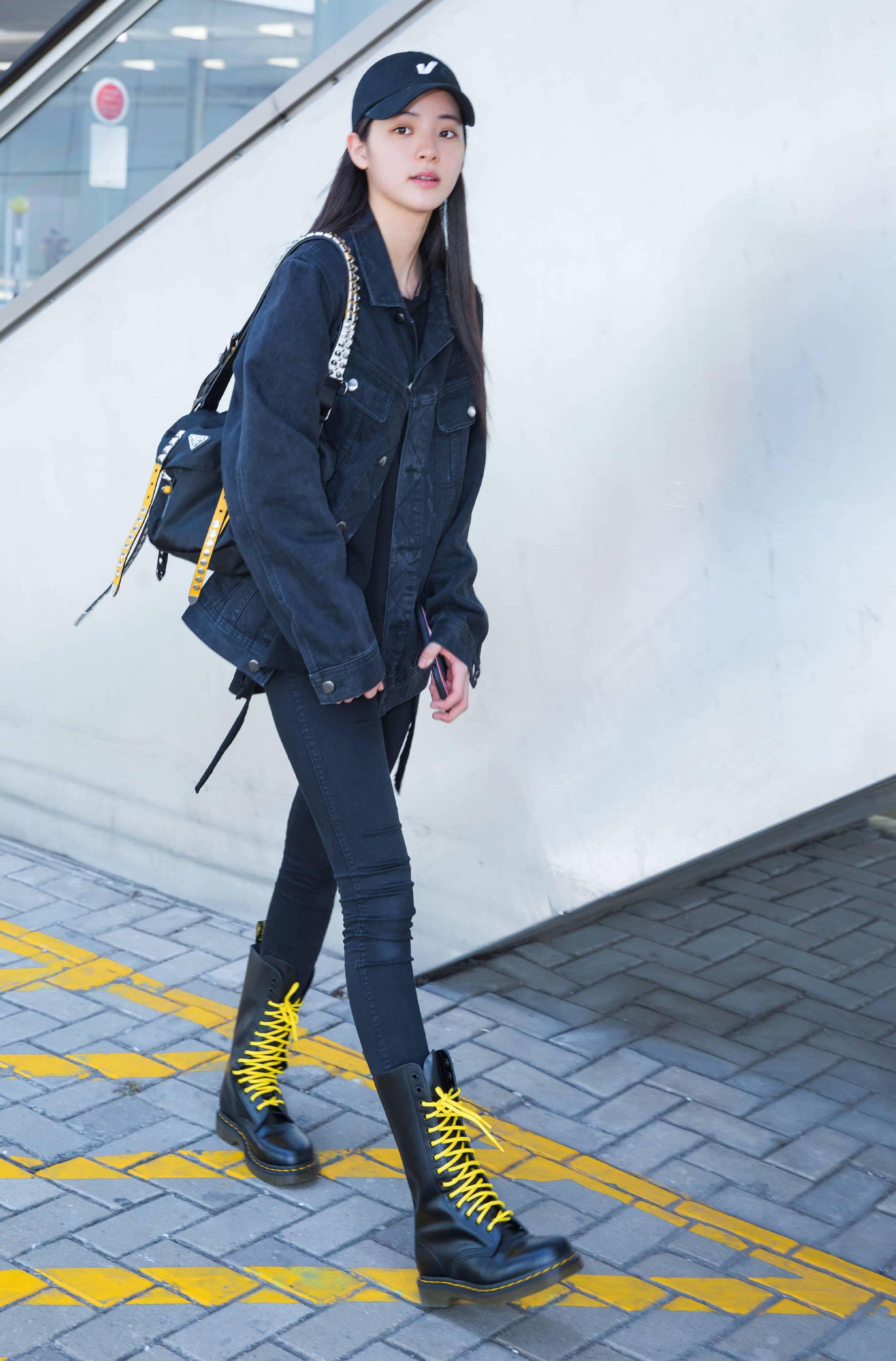 欧阳娜娜虽然演技尴尬,音乐上还是很有造诣的,衣品还是不错的