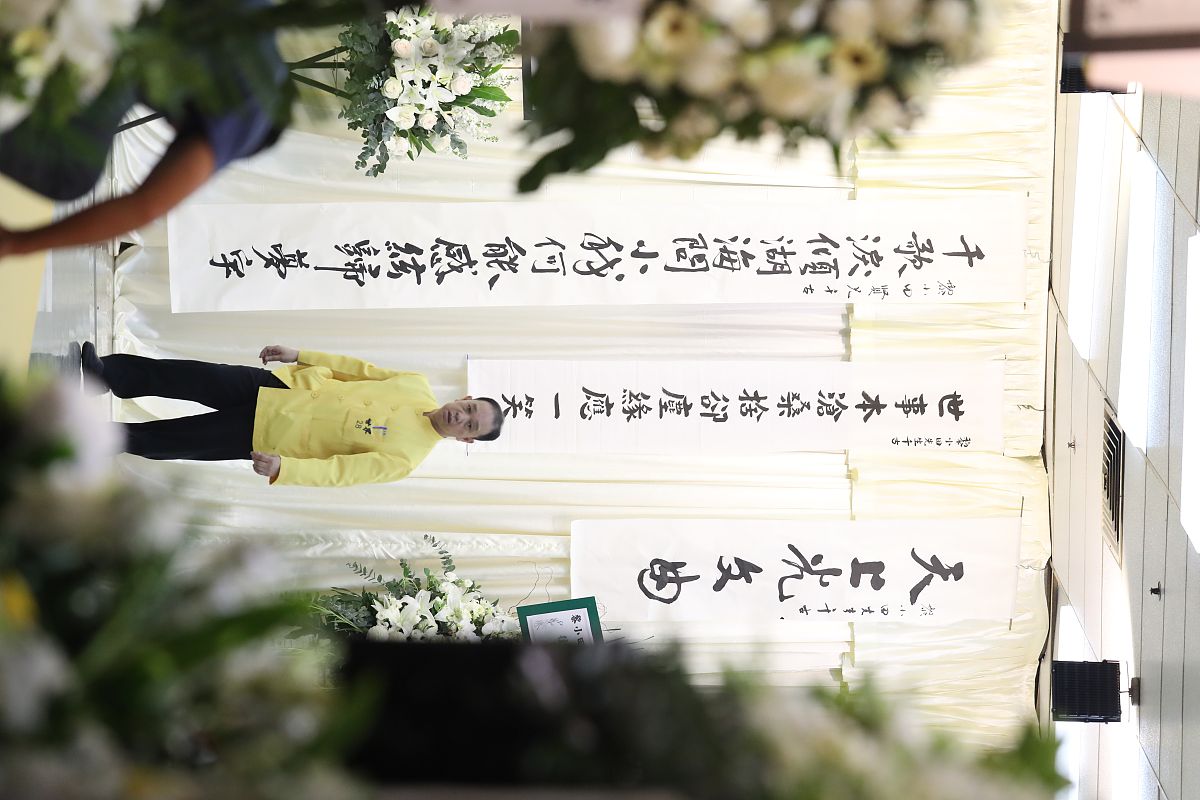 欢迎大家来歌唱: 《谢谢你的牵挂》 谢谢你的牵挂, 这是让我最感动的