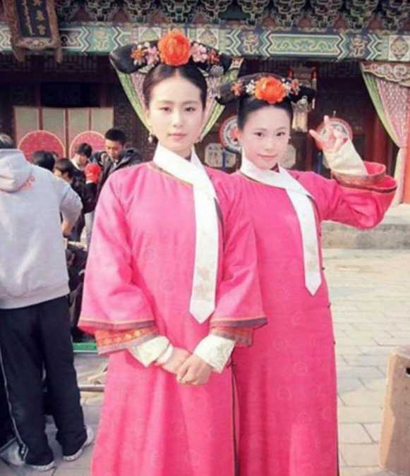 穿古装剧的刘诗诗也是很美,粉色的服装确实很像宫女,你能看出来这个是