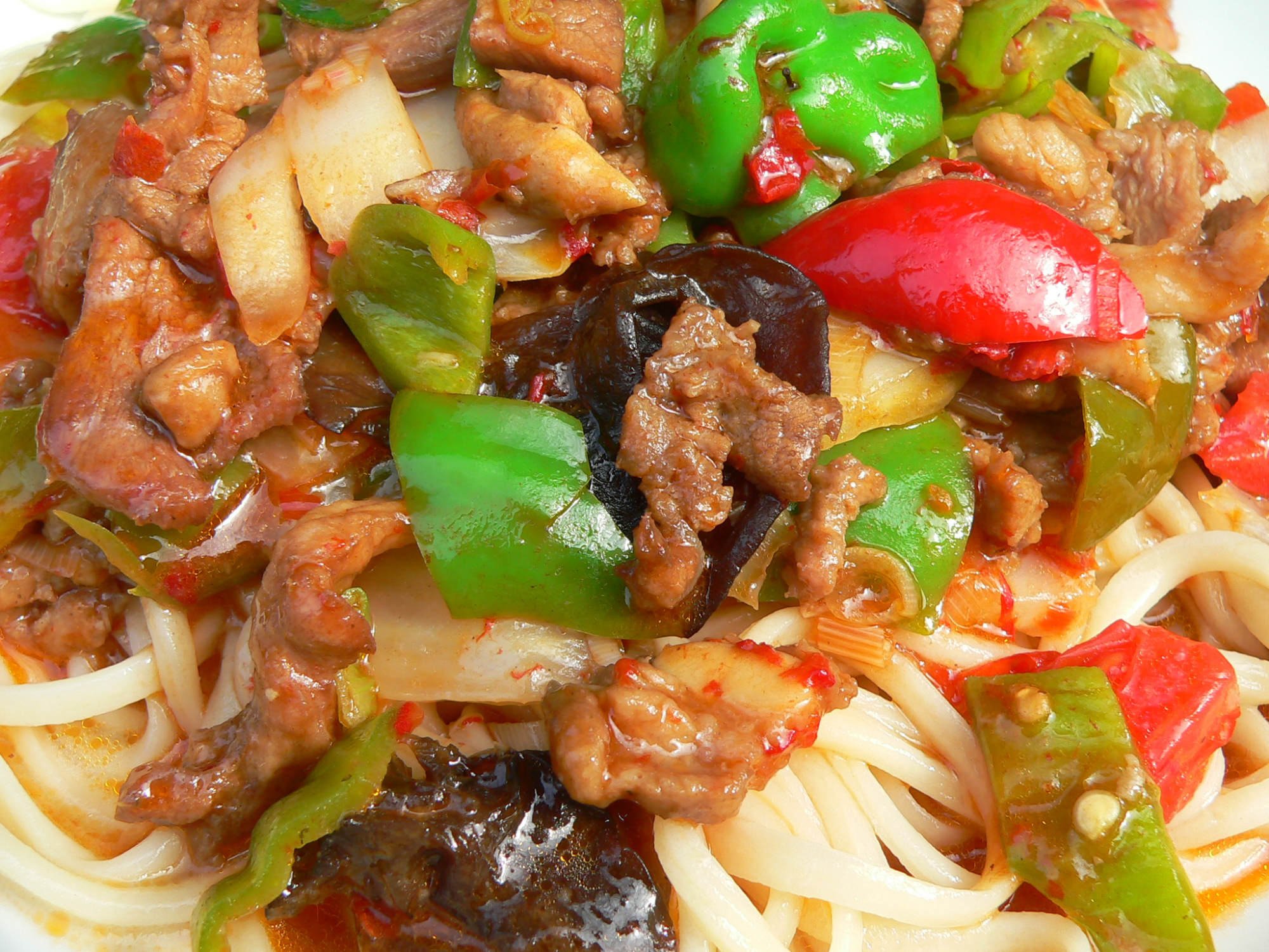 国庆长假寻味新疆,第一次吃到过油肉拌面,便不能相忘于江湖