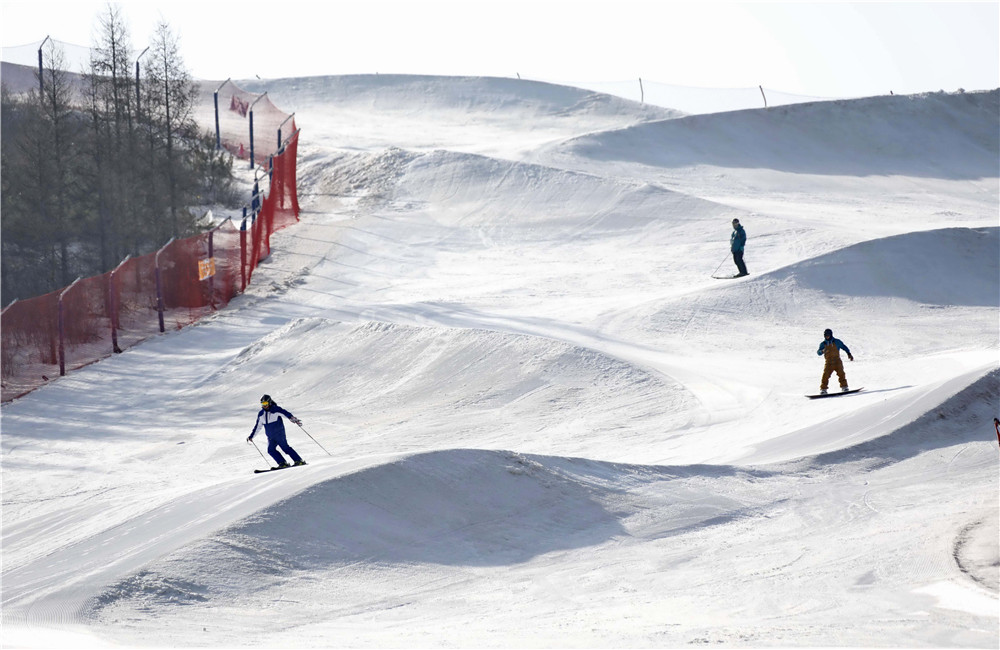 银河滑雪场雪道图片