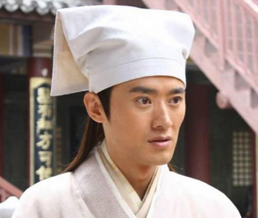 许仙的扮演者,任泉呆萌,潘粤明书生气,他瞒了大家10多年