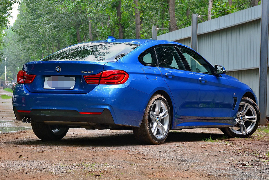 宝马4系 四门轿跑 425i 尊享版m运动套装,霸气与动感外观的结合