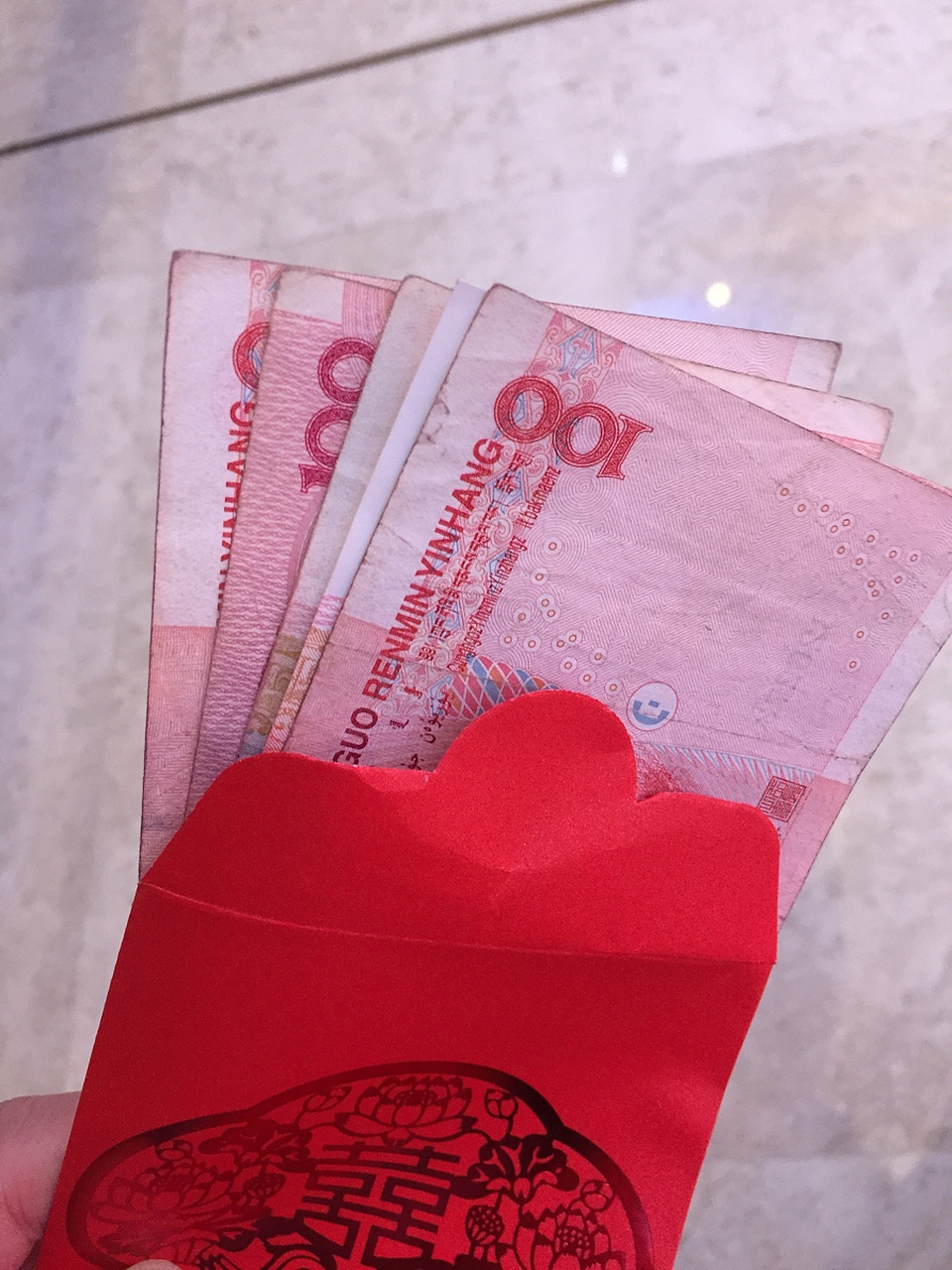 给父母的红包,我一般会给大一点.但是,也就只有800左右而已