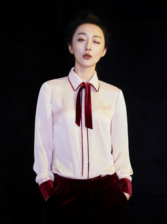 她是《夜天子》中的展凝儿,北影科班出身,演技娴熟大气沉稳!