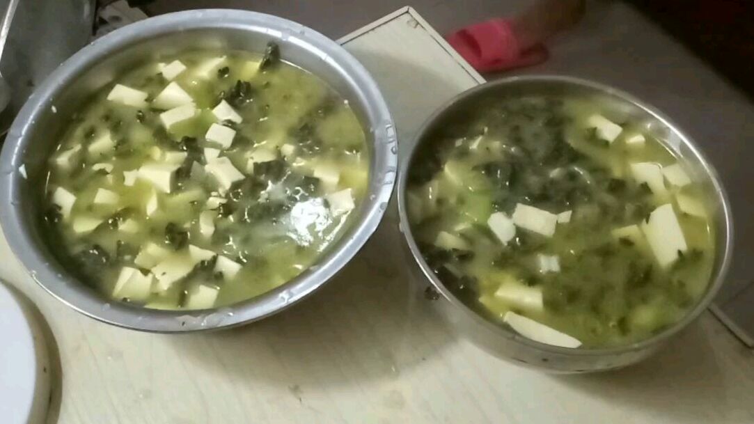 地道农家私房菜,芝麻叶炖豆腐,做法朴实,味道纯真