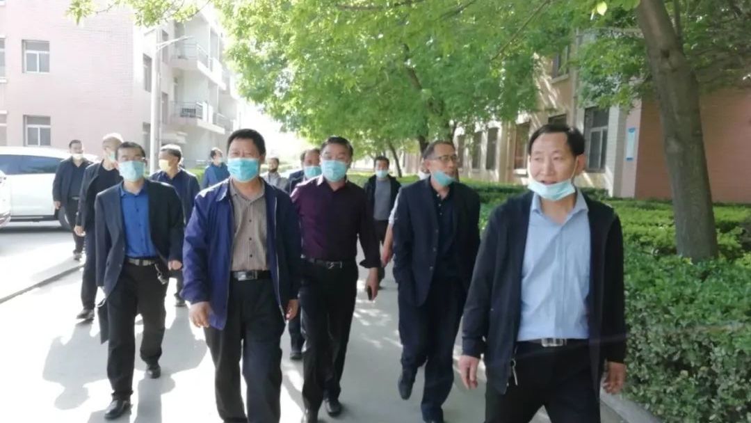 河津初三开学验收领导小组到樊村中学和僧楼中学检查开学准备工作