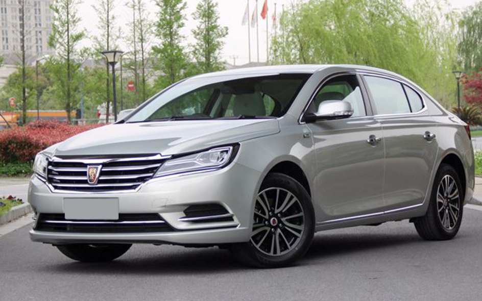 荣威e950外形硬朗具有冲击感,显得具有攻击性,开出去很有面子