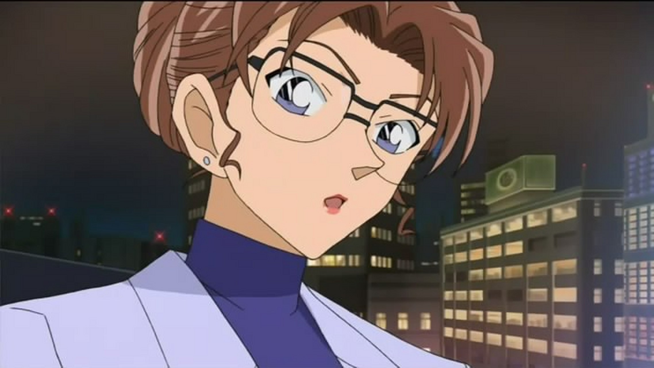 曾经的帝丹女王妃英理,高中时期就头脑极好,才貌双全,被称为"帝丹女王