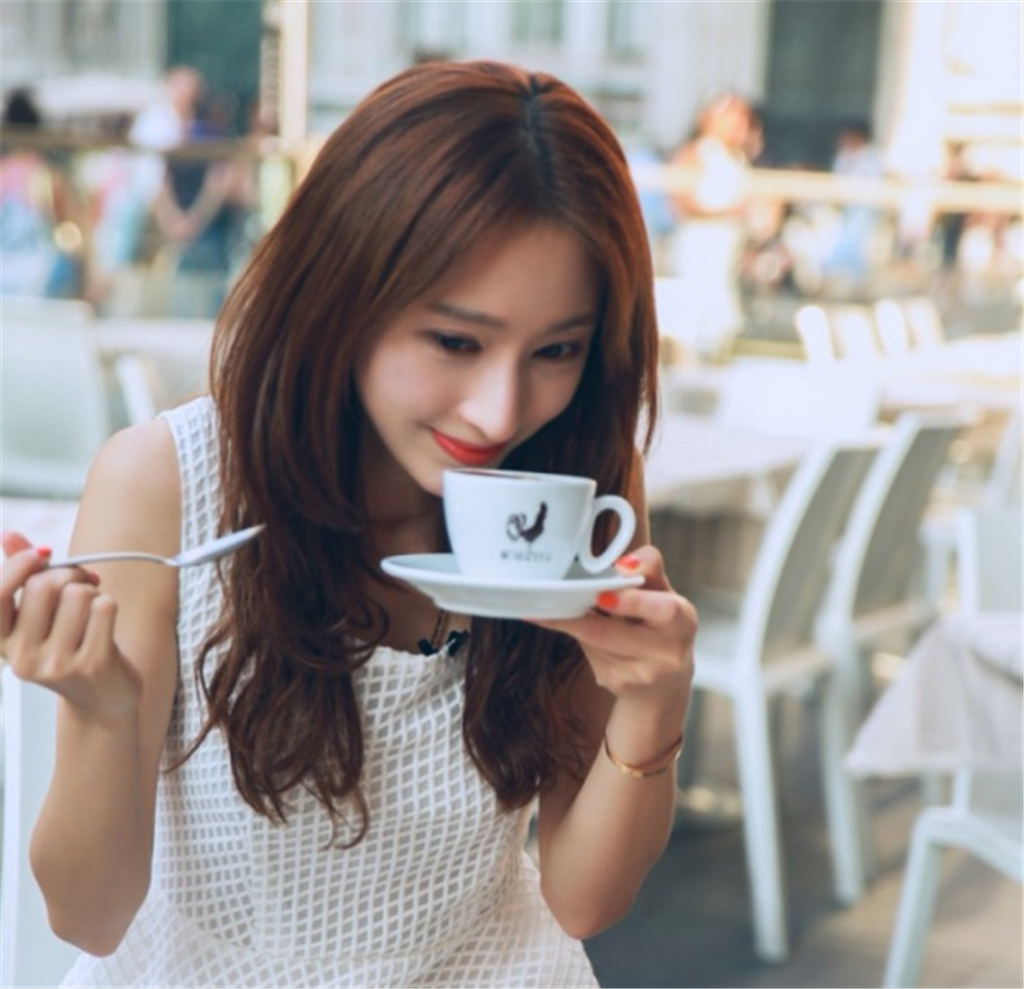 穿书文,她穿成貌美如花的恶毒女配,结果要替嫁给男主的傻弟弟!