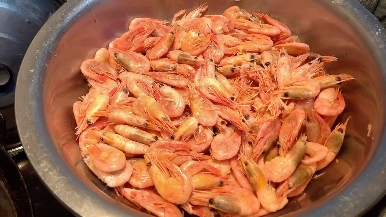 冰虾蘸辣根,一个字鲜,喜欢尝鲜的朋友们抓紧啦