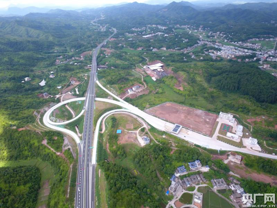 畅通客都"脱贫路" 梅平高速8月底正式建成通车