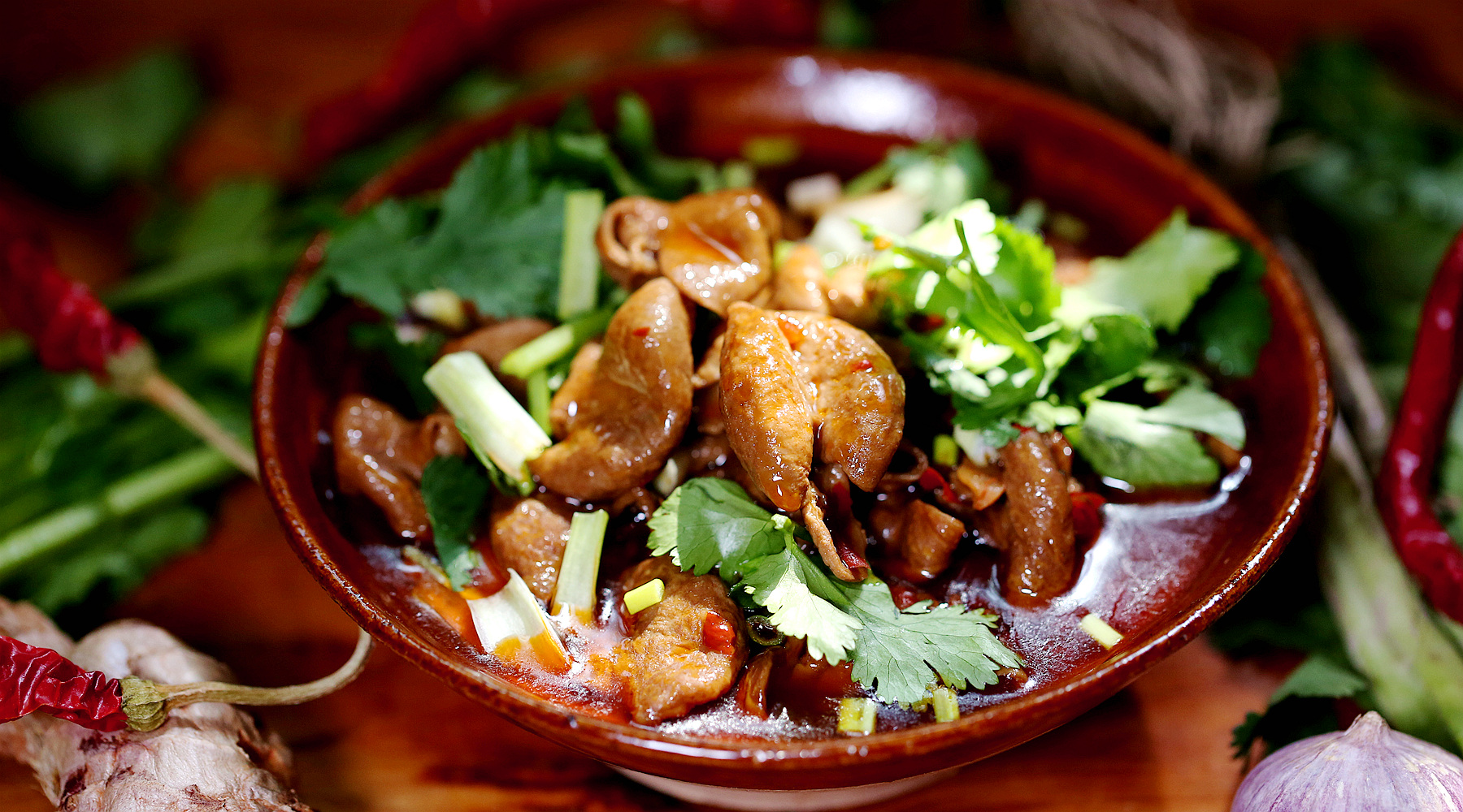 火哥的菜:川味红烧肥肠这样做,肥而不腻,下饭佐酒两相宜