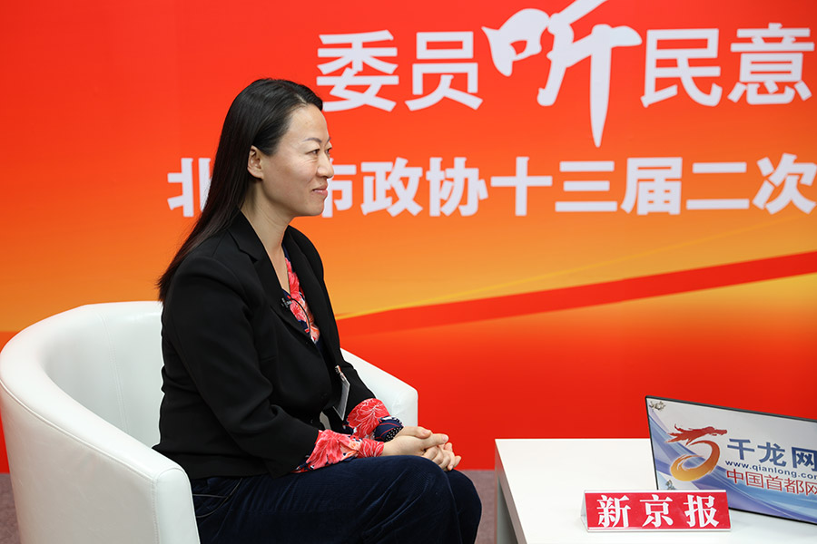 北京市政协委员曹晖做客千龙网两会访谈间
