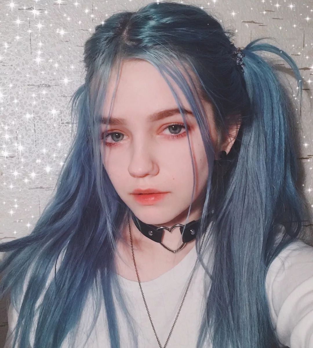 18岁俄罗斯少女把头发当调色板把脸当画布狂吸80000+粉丝