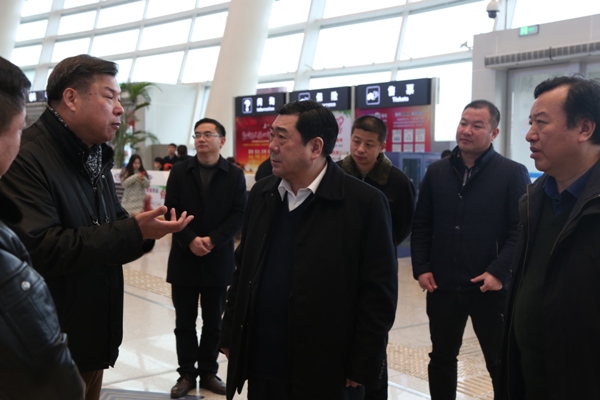 襄阳市副市长李德璋检查机场春运保障工作