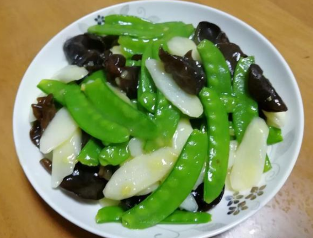 第四道:时蔬小炒 时蔬小炒,十分养生的一道菜.