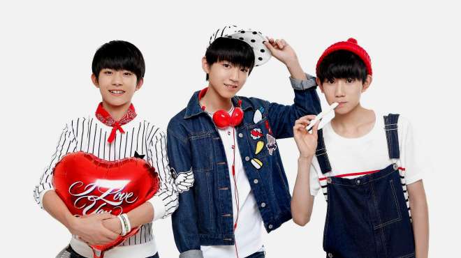 [图]TFBOYS合体！跨年献唱《第一次告白》，略显青涩，加油男孩长大了