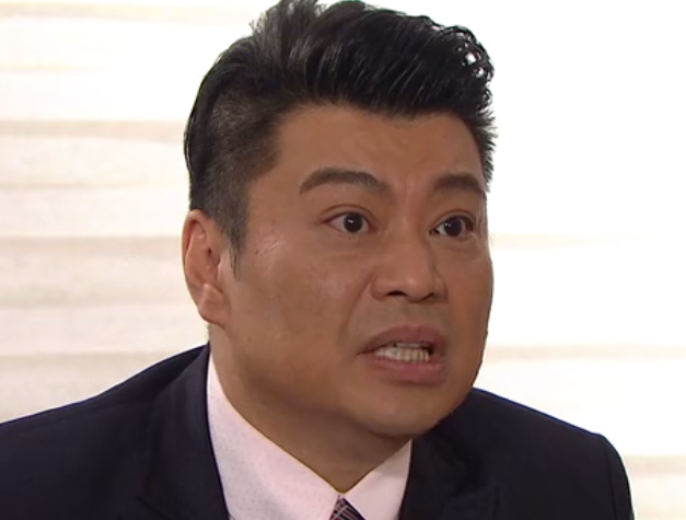 正爸强压心中怒火,召开家庭会议,想要罢免乘风,火姐以为正爸在为乘风