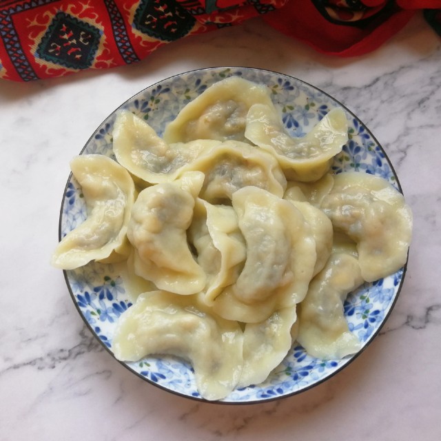 香椿木耳粉丝鸡蛋饺,香椿正嫩,买来包素饺,鲜美极了