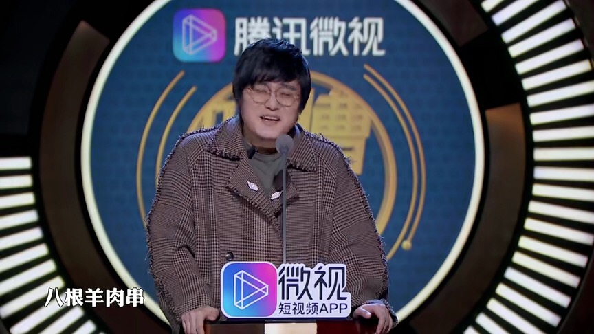 不懂脱口秀,但爱看吐槽大会,最爱死胖子王建国