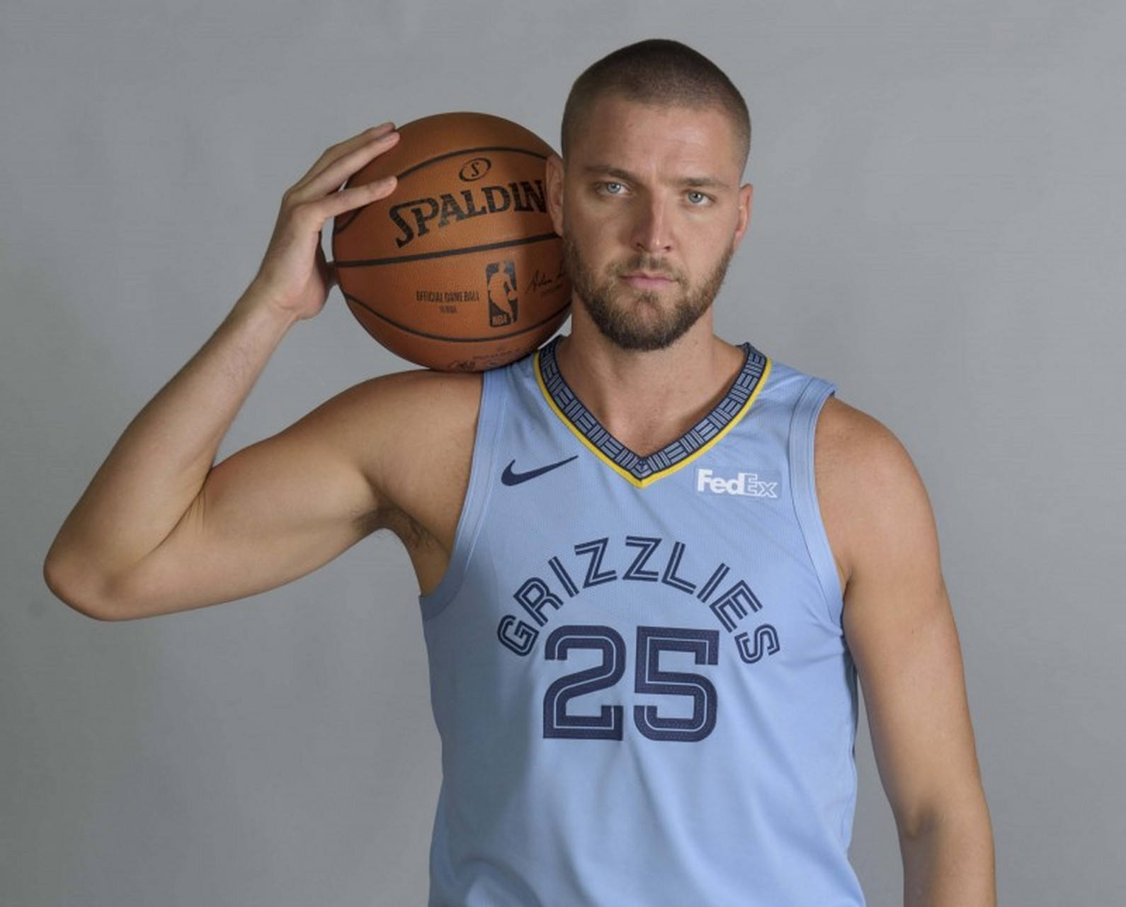 灰熊队帅哥前锋帕森斯在2016年与灰熊队签下4年9400万美元的天价大约