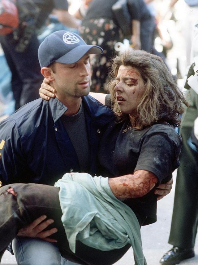 不忍触碰的伤疤,"911"18周年,16张图回顾911恐怖袭击事件现场