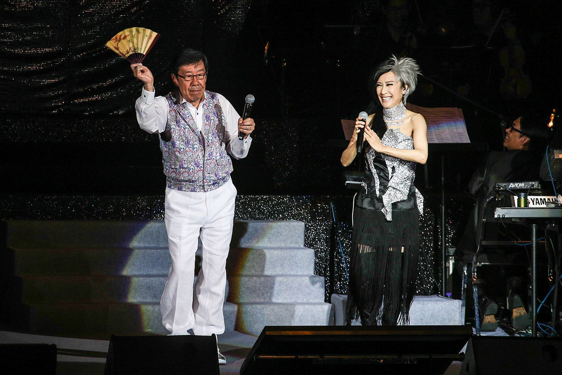 在1994年,李宗盛,那时38岁,坠入了对28岁林忆莲的深情之中.