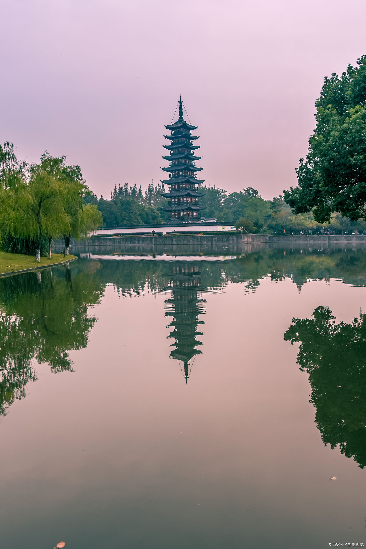 江南两座方塔,常熟方塔与上海方塔,外观相似,哪座更值得一去?