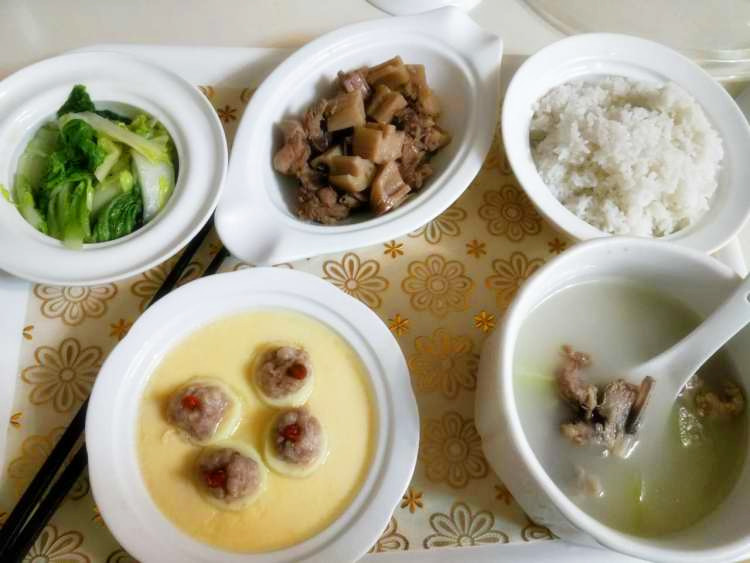 每天教你花样吃-七顿花样月子餐,这样搭配,能把产妇吃美了