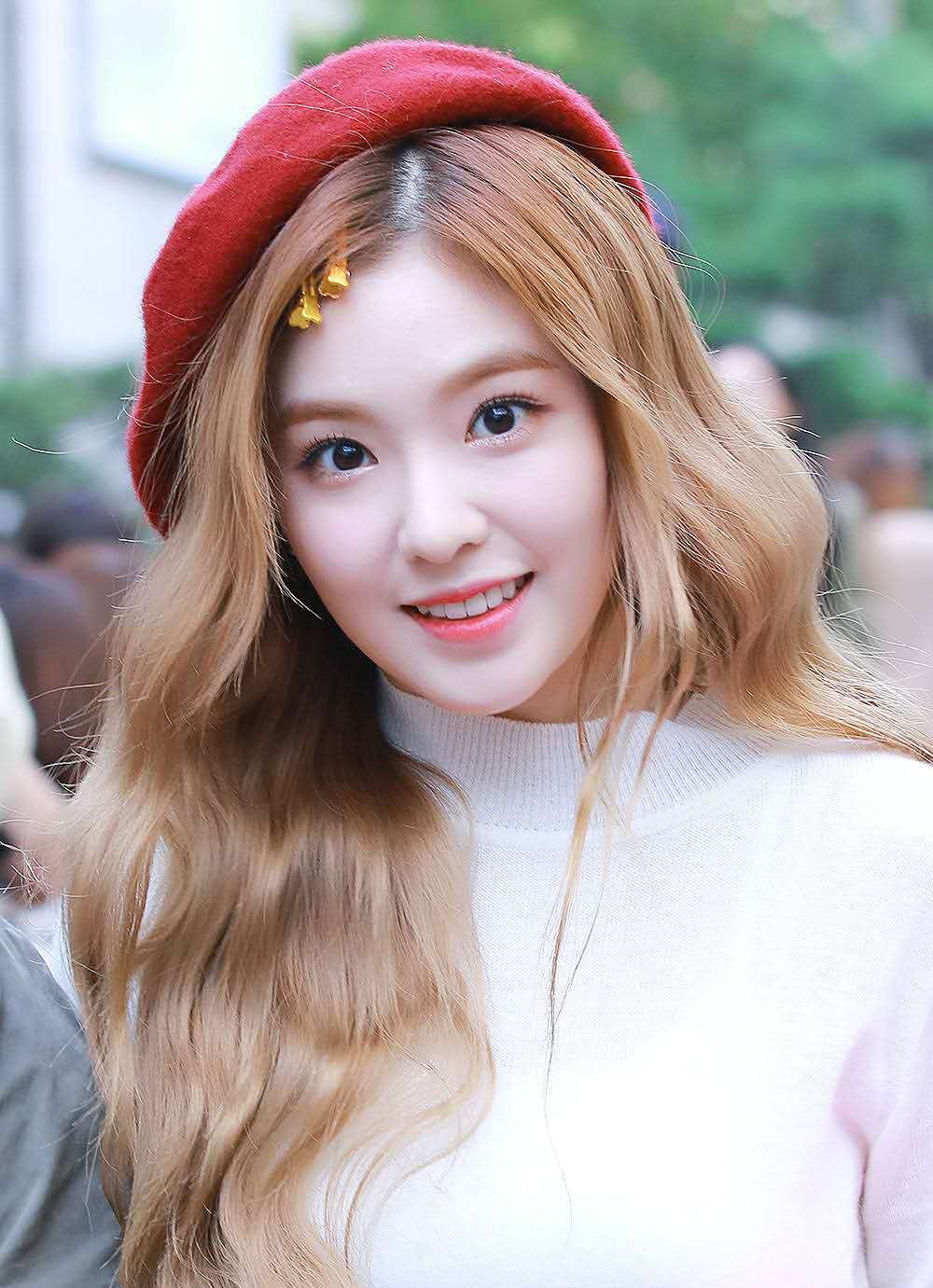 裴珠泫帽子造型,作为神颜拥有者,颜值从来不会让人失望啊