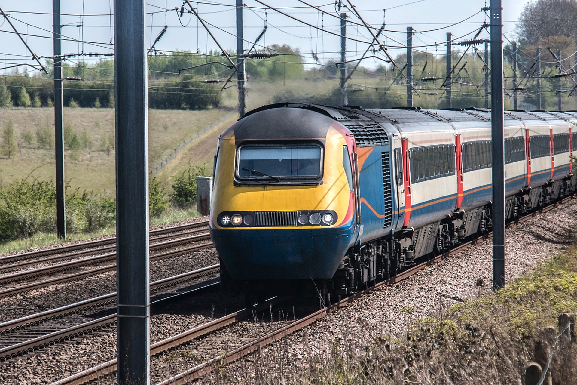 搭乘t字头列车不仅是快速到达目的地的方式,更是一种享受,提供美食