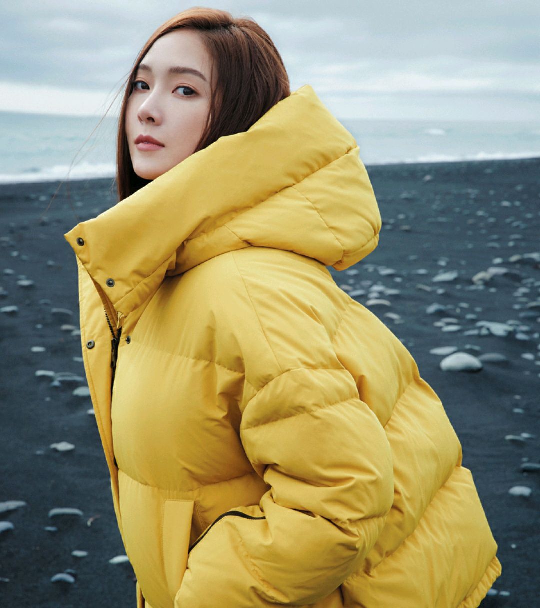 郑秀妍最新杂志封面公开,冰山公主般的高傲美,冷艳动人
