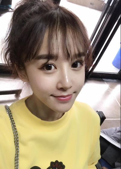 赵寒雪凭借清新的样貌和不俗的演技让人印象深刻