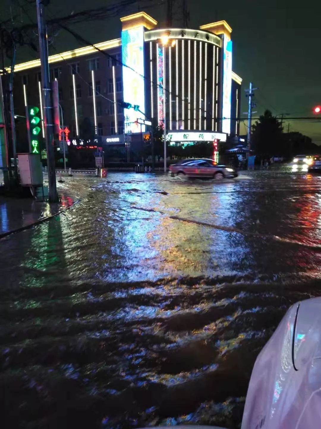 河北张家口暴雨图片