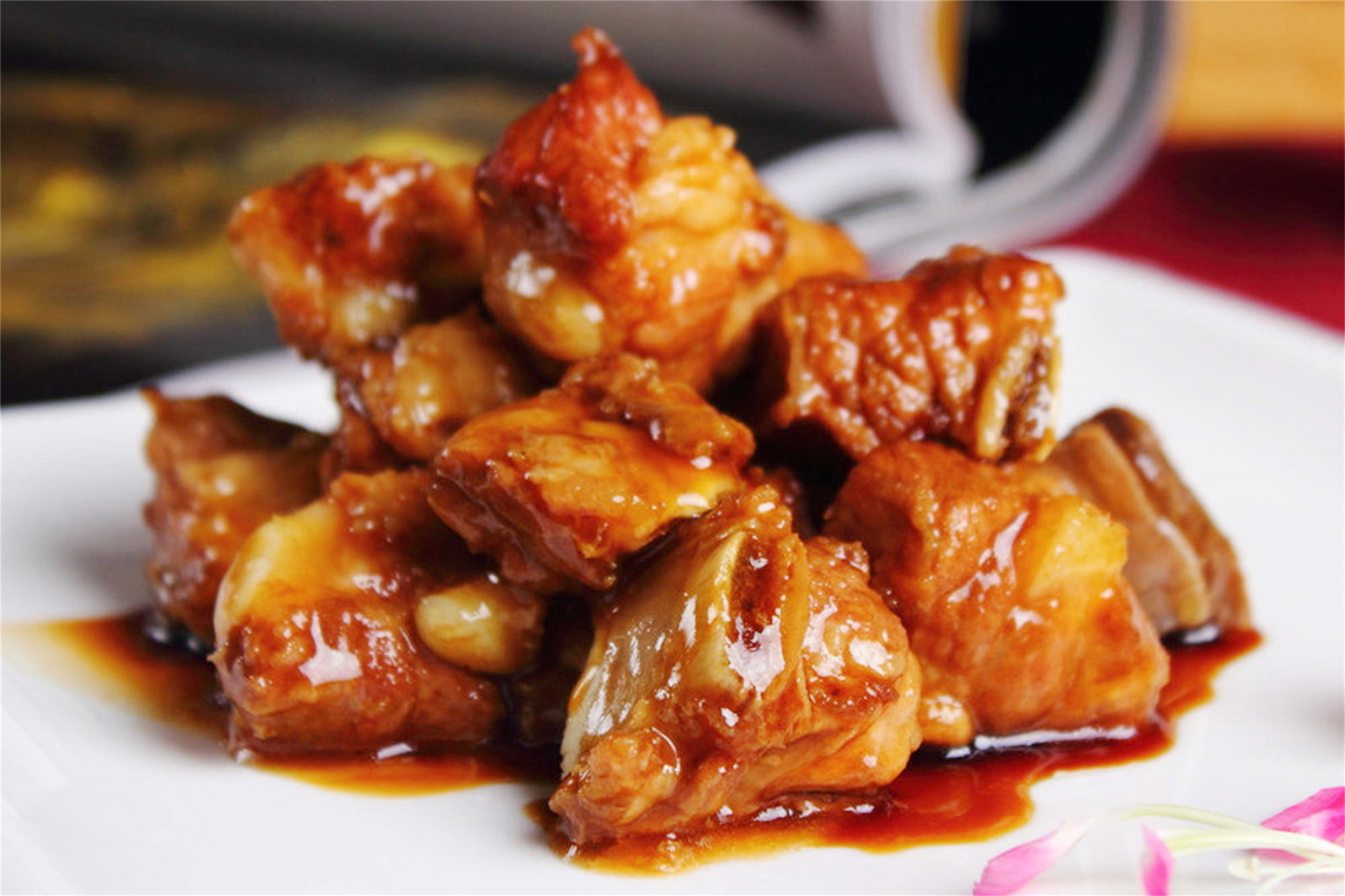 美食新花样:六道特色菜,味道纯正,回味无穷,值得大家品尝 鲜锅鸭:此菜