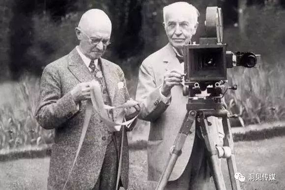 历史上的今天 | 人类历史上第一部电影《工厂大门》首映